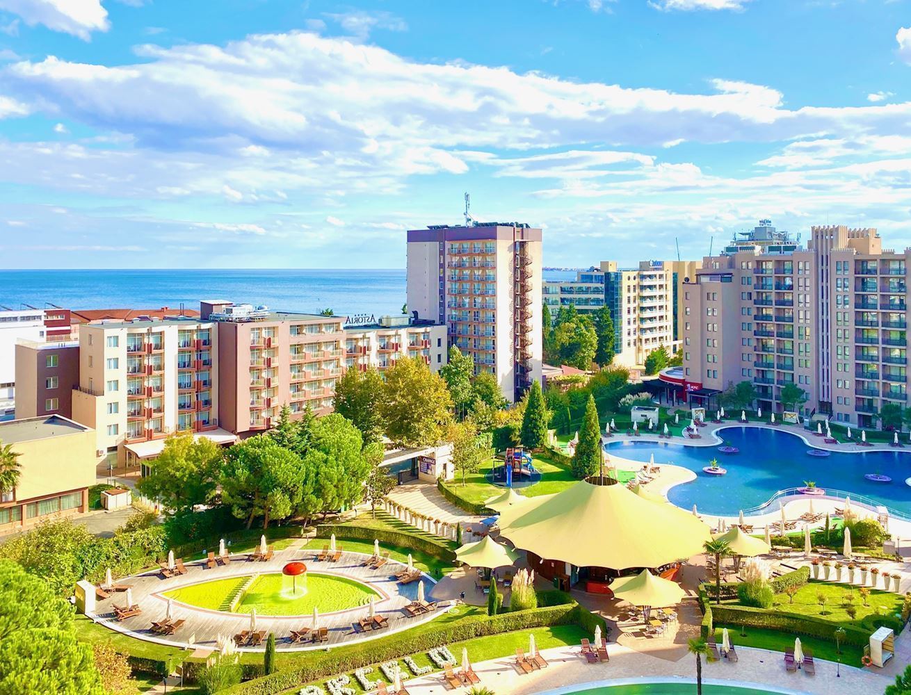 Luxusní apartmán s jednou ložnicí a panoramatickým výhledem na moře v prestižním komplexu na Slunečném pobřeží
