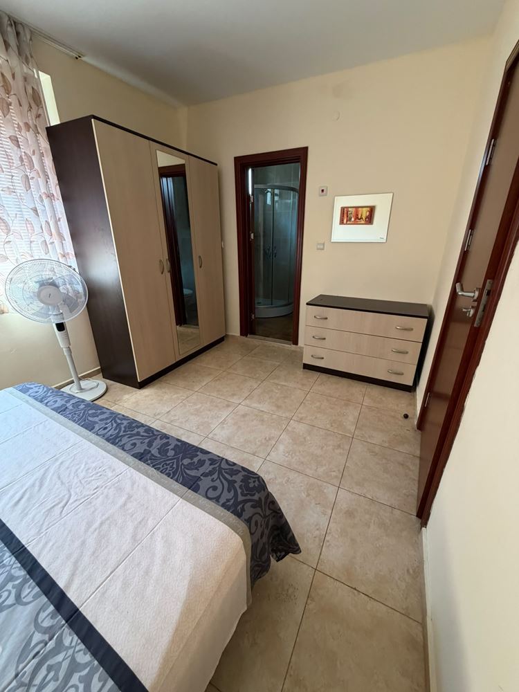 Apartmán se dvěma ložnicemi připravený k bydlení v pěkném komplexu v Nesebaru