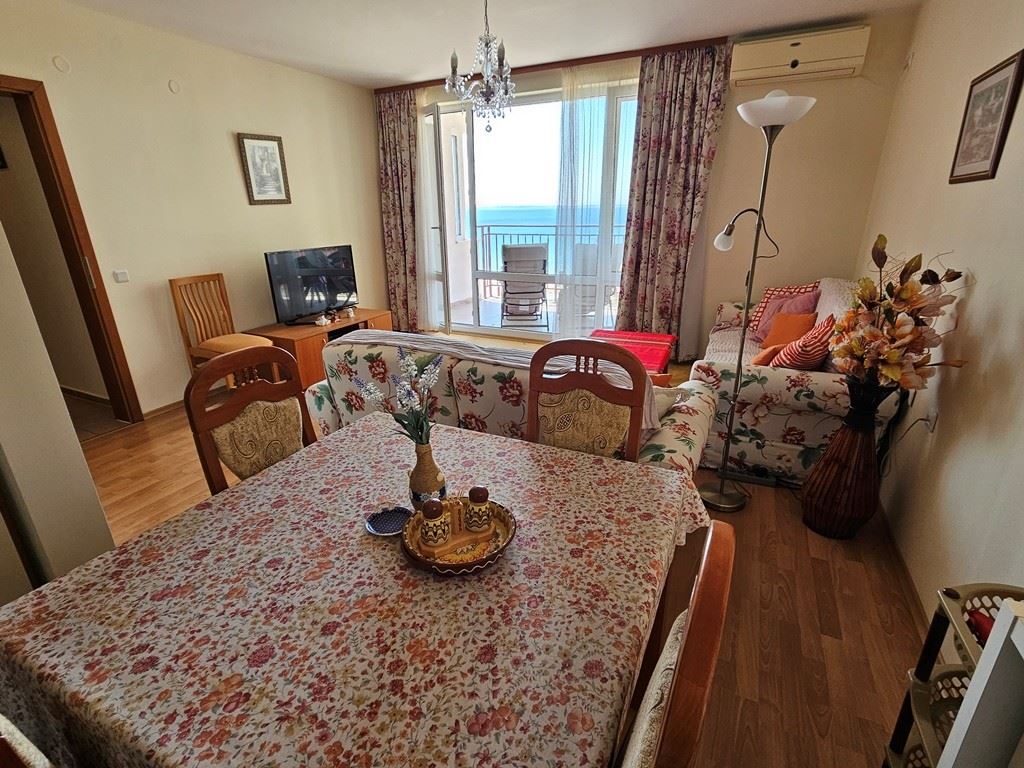 Sveti Vlas, první řada u moře – panoramatický byt s jednou ložnicí s výhledem na moře z každého pokoje