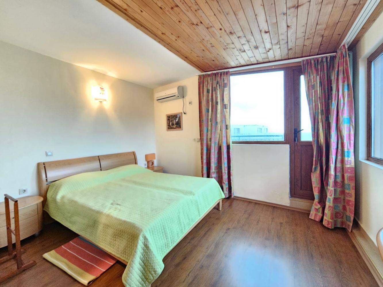 Prostorný apartmán se třemi ložnicemi na první linii moře v Sozopolu s unikátní panoramatickou terasou