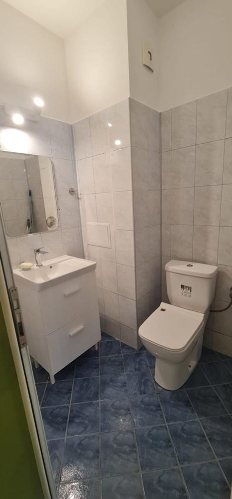 Prostorný apartmán se dvěma ložnicemi s výhledem na bazén na Slunečném pobřeží