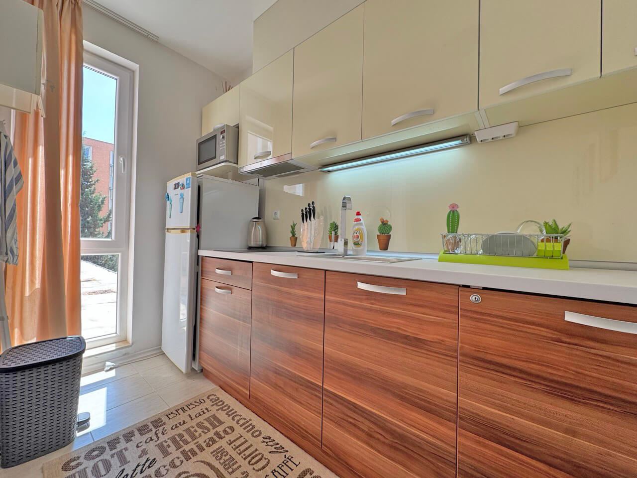 Elegantní apartmán s jednou ložnicí s výhledem na bazén v luxusním komplexu na Slunečném pobřeží