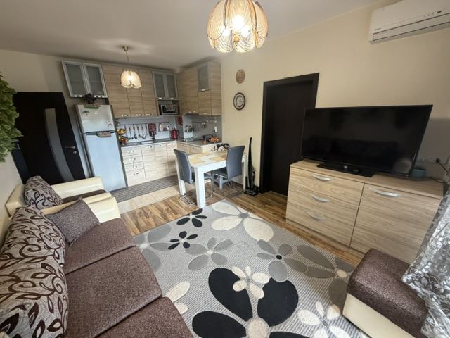 Prostorný apartmán se třemi ložnicemi v blízkosti moře a s vynikající infrastrukturou v komplexu