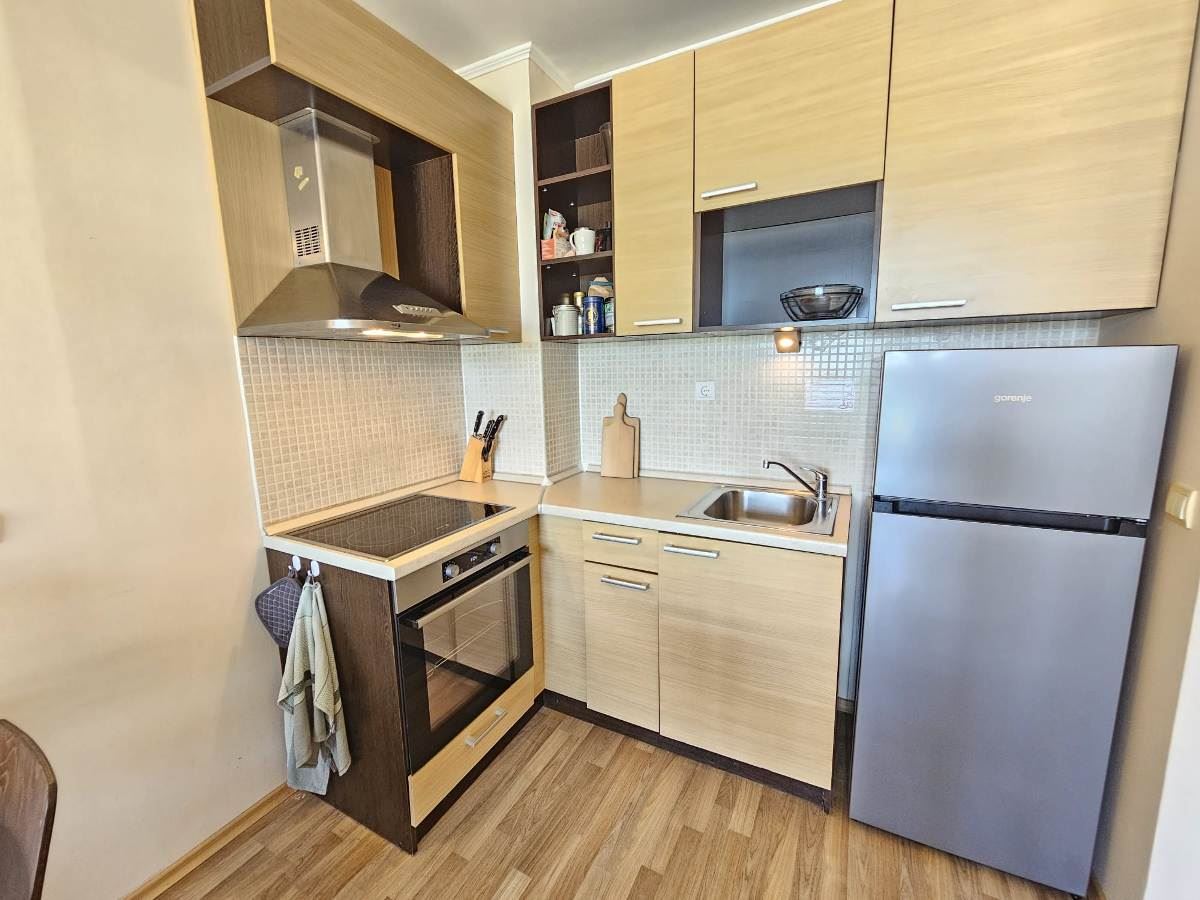 Luxusní apartmán se třemi ložnicemi na první linii u moře v Obzoru – panoramatický výhled na moře a hory