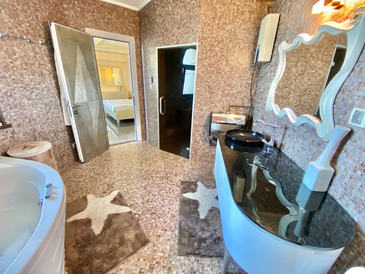 Unikátní mezonetový apartmán v prémiovém komplexu ve městě Nesebar