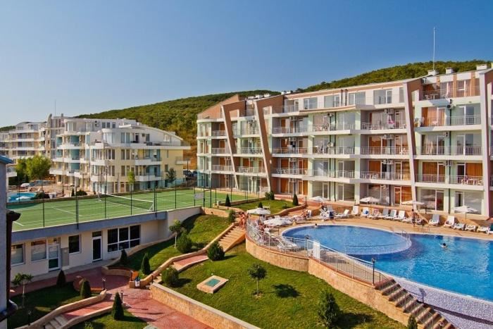 Malý apartmán s jednou ložnicí a přímým vstupem k bazénu – útulná nemovitost v komplexu s rozsáhlou infrastrukturou nedaleko Slunečného pobřeží