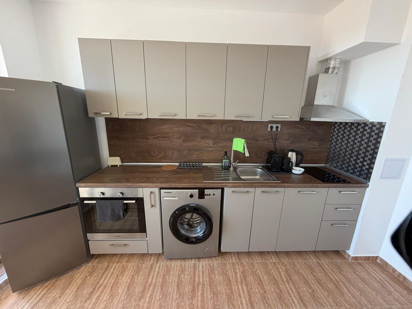 Apartmán s jednou ložnicí a výhledem na moře v novém komplexu v Aheloji – úplný komfort a vynikající infrastruktura