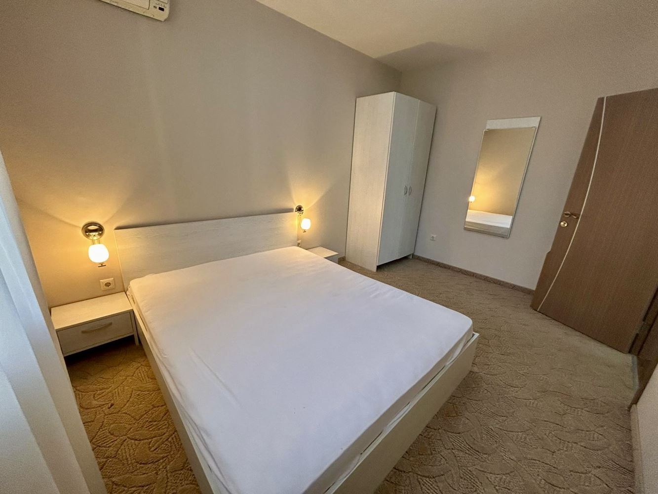 Útulný 2+kk apartmán s výhledem na bazén a zeleň v skvělém komplexu ve Slunečném pobřeží