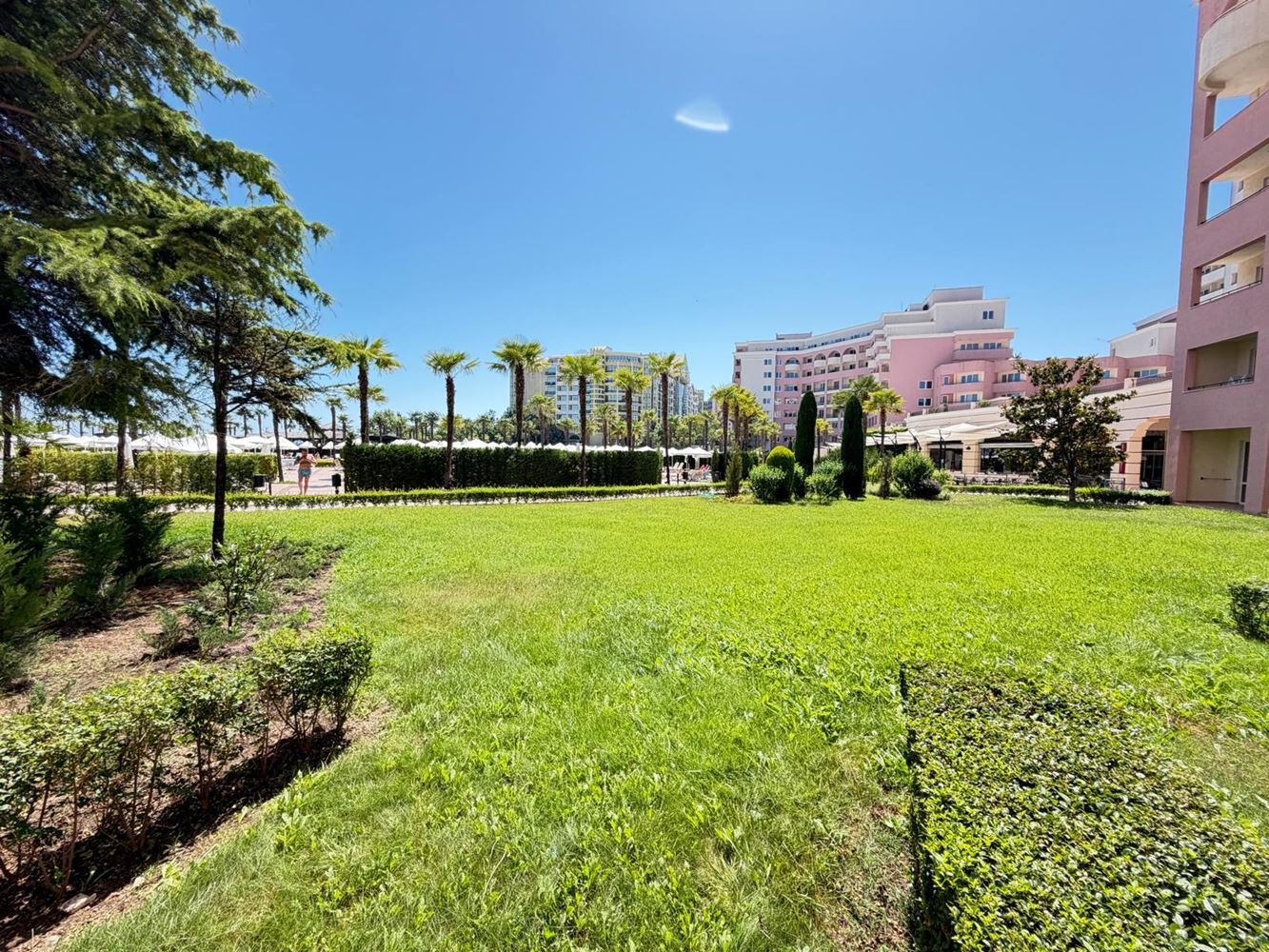 Apartmán s jednou ložnicí s přímým vstupem k bazénu v Sunny Beach – luxus, prostornost a prvotřídní vybavení