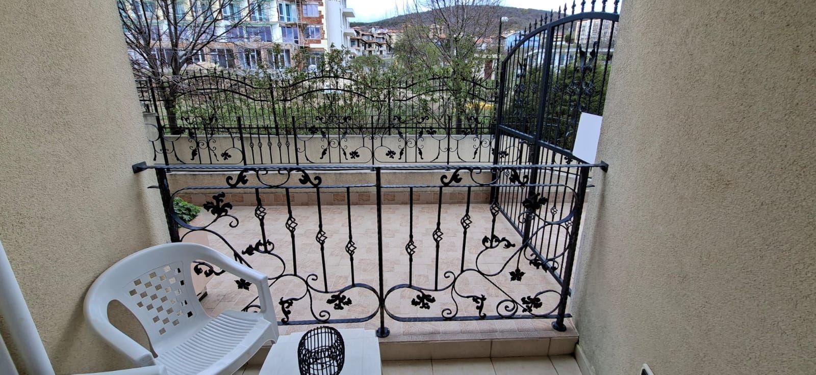 Komfort a praktičnost u moře – plně zařízený apartmán s jednou ložnicí ve Sveti Vlas