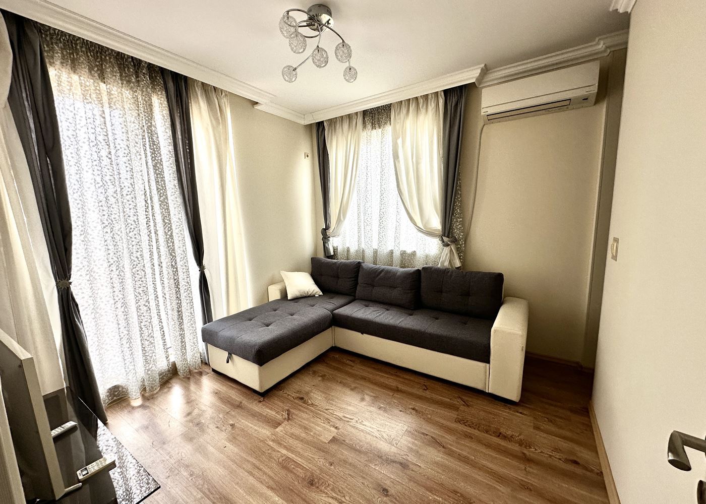Prostorný apartmán se dvěma ložnicemi a panoramatickým výhledem na moře v Ravdě