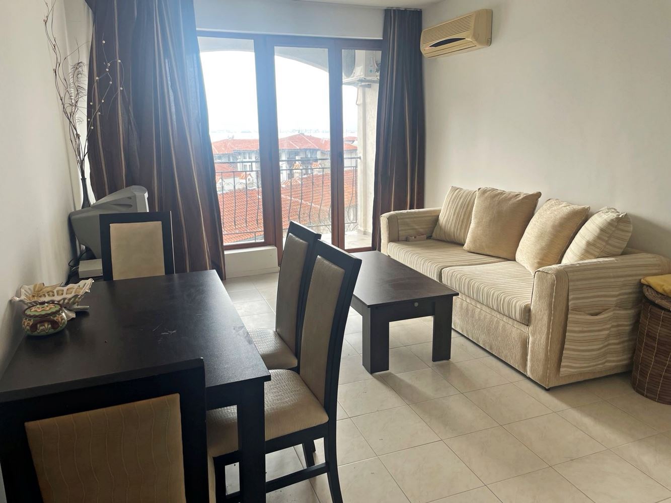 Apartmán s jednou ložnicí a panoramatickým výhledem na moře v Svatém Vlasu – styl, komfort a skvělá investice