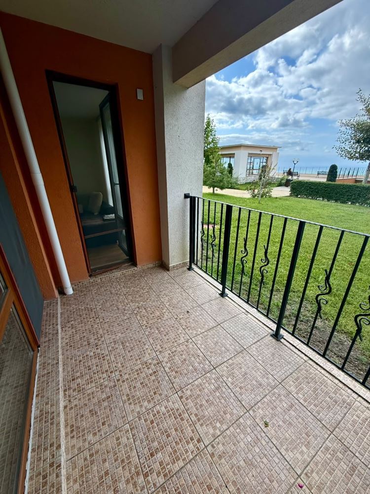 Útulný apartmán ve Sveti Vlas v přízemí – moře, hory a luxusní komplex