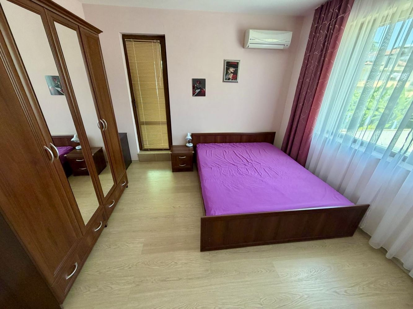 Sarafovo – prostorný apartmán s jednou ložnicí, Aktem 16, minimálním poplatkem za údržbu a kompletním vybavením