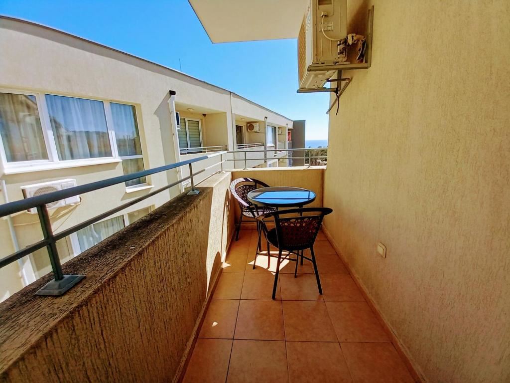 Prostorný apartmán se dvěma ložnicemi a panoramatickým výhledem na moře ve Svatém Vlasu – komfort, klid a výborná lokalita