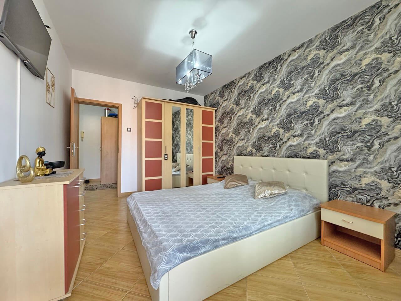 Stylový apartmán s jednou ložnicí s výhledem na bazén v letovisku Slunečné pobřeží