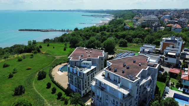 Dvoupokojový apartmán v první linii v Sarafovu – komfort, styl a přímořská atmosféra v komplexu
