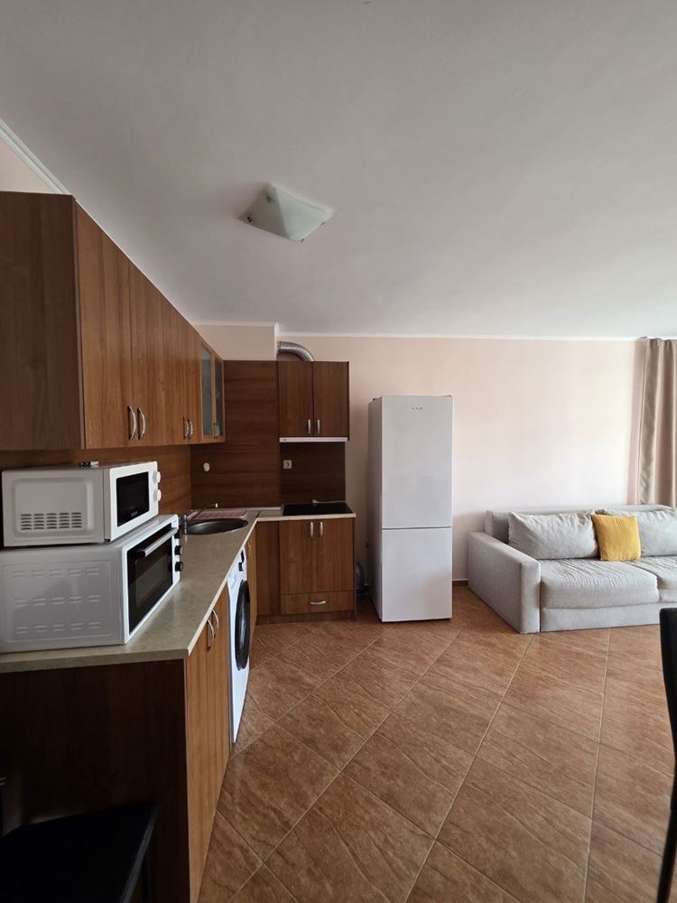 Studio s výhledem na bazén ve Sveti Vlas – vynikající možnost pro investici, bydlení nebo letní odpočinek