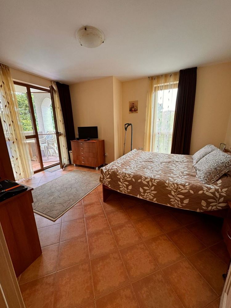 Prostorný apartmán s jednou ložnicí v celoročním komplexu – vynikající volba pro bydlení a investici