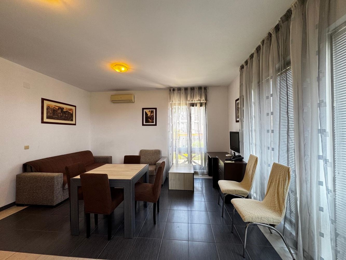 Apartmán s výhledem na moře v Černomorci – komfort, luxusní komplex a dokonalá prázdninová atmosféra