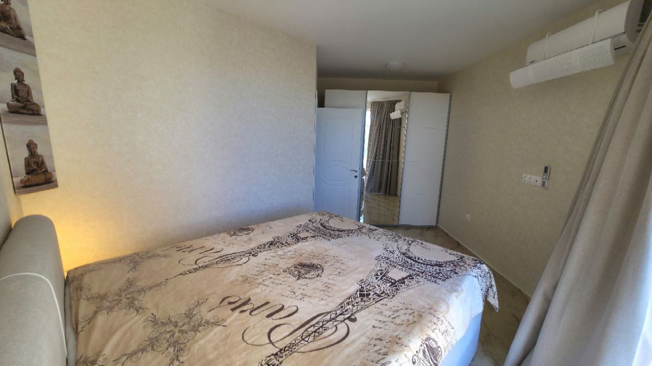 Apartmán se dvěma ložnicemi a velkou panoramatickou terasou ve stylovém komplexu v Sunny Beach