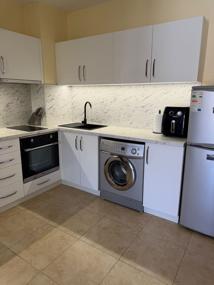 Apartmán se dvěma ložnicemi připravený k bydlení v pěkném komplexu v Nesebaru