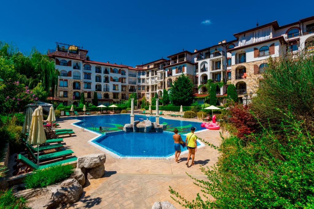 Luxusní apartmán v Nesebaru – vytříbený styl, resortní komfort a vybavení pro celoroční bydlení