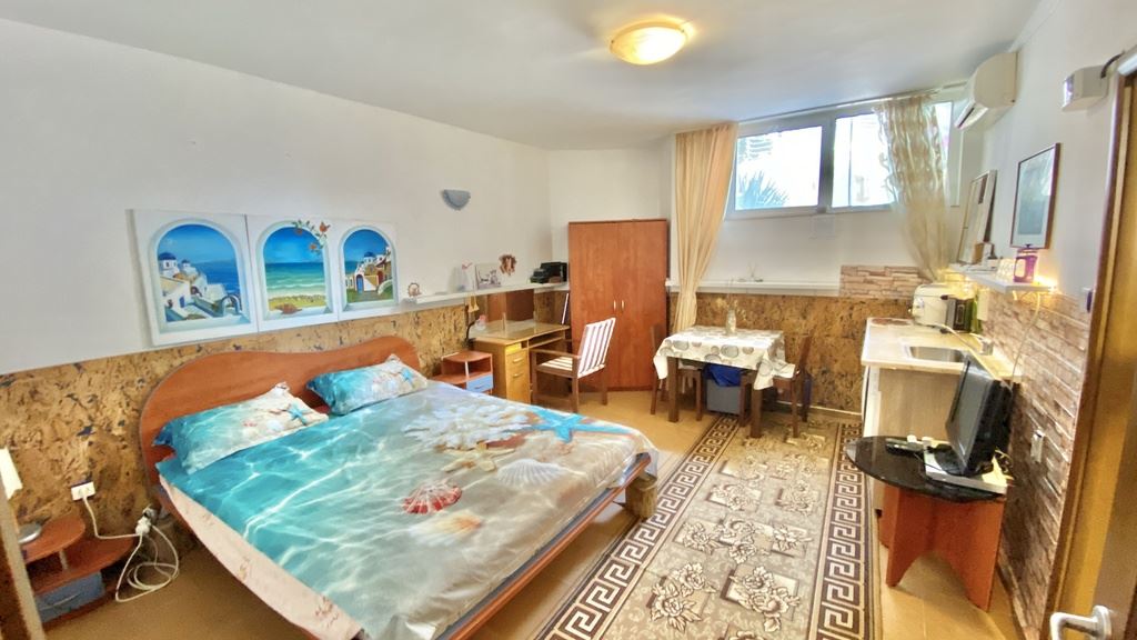 Útulné studio ve Sveti Vlas – bez poplatku za údržbu; pěšky k Marina Dinevi