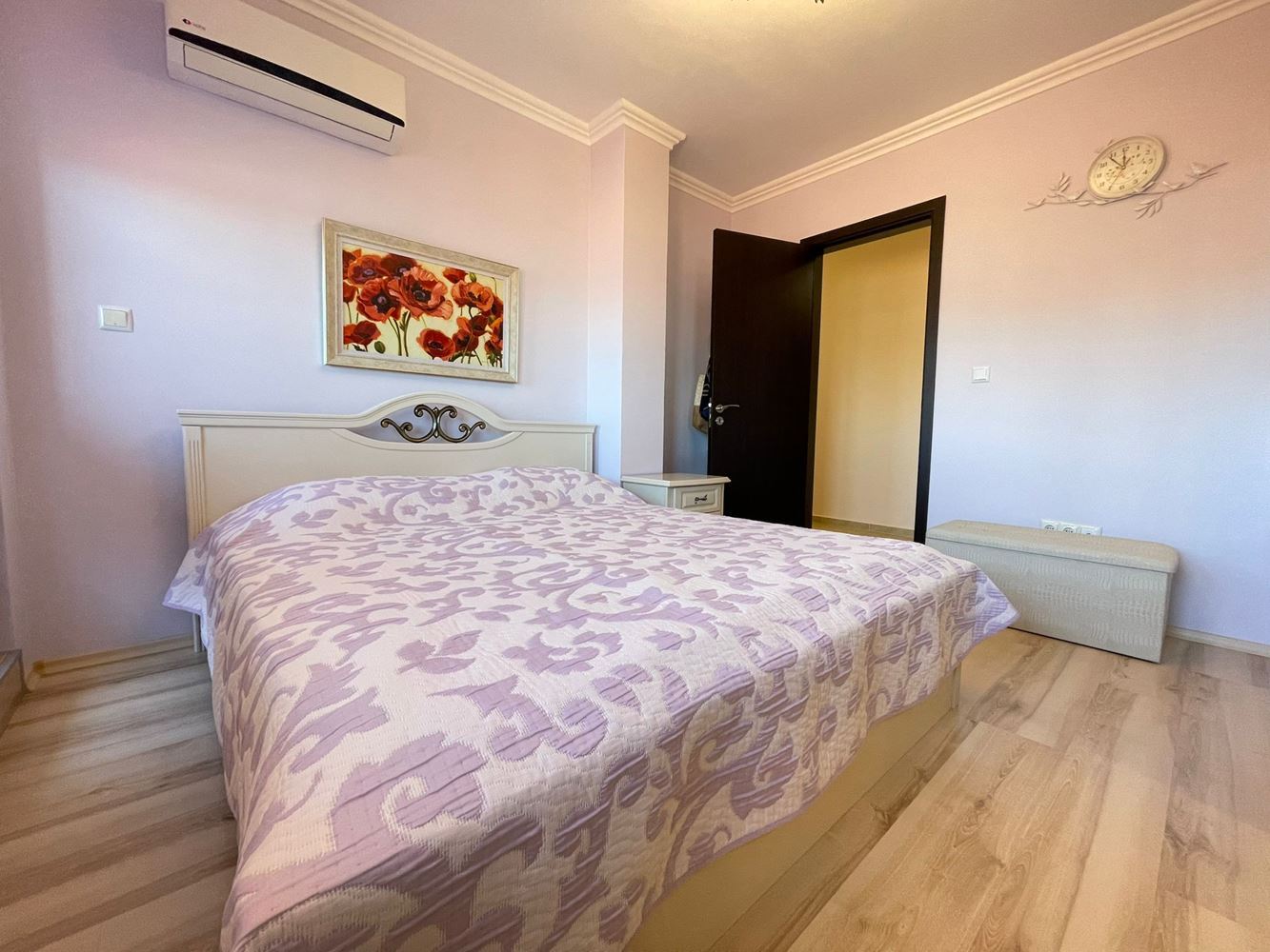 Panoramatický apartmán se třemi ložnicemi jen pár kroků od moře a jachtařského přístavu ve Sveti Vlas