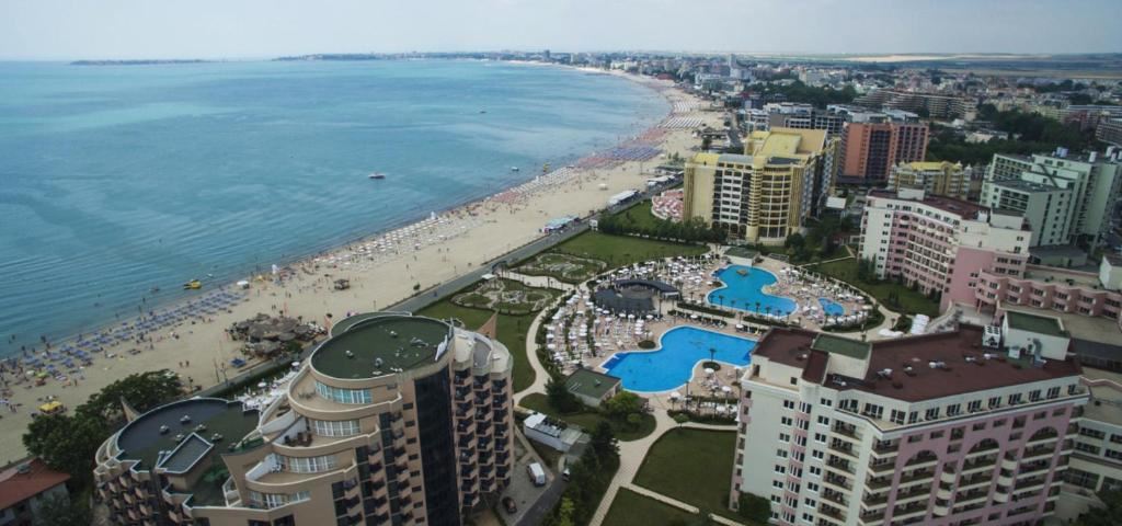 Apartmán s jednou ložnicí s přímým vstupem k bazénu v Sunny Beach – luxus, prostornost a prvotřídní vybavení