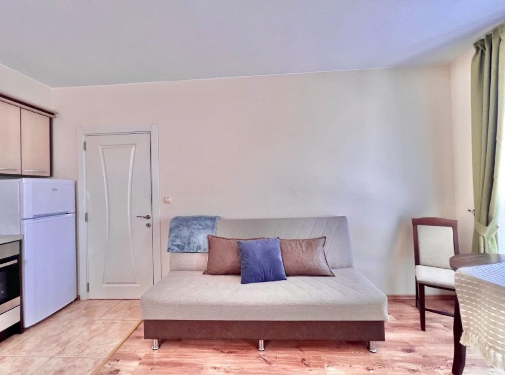 Útulný dvoupokojový apartmán s jednou ložnicí v Ravdě – styl, pohodlí a klid u moře