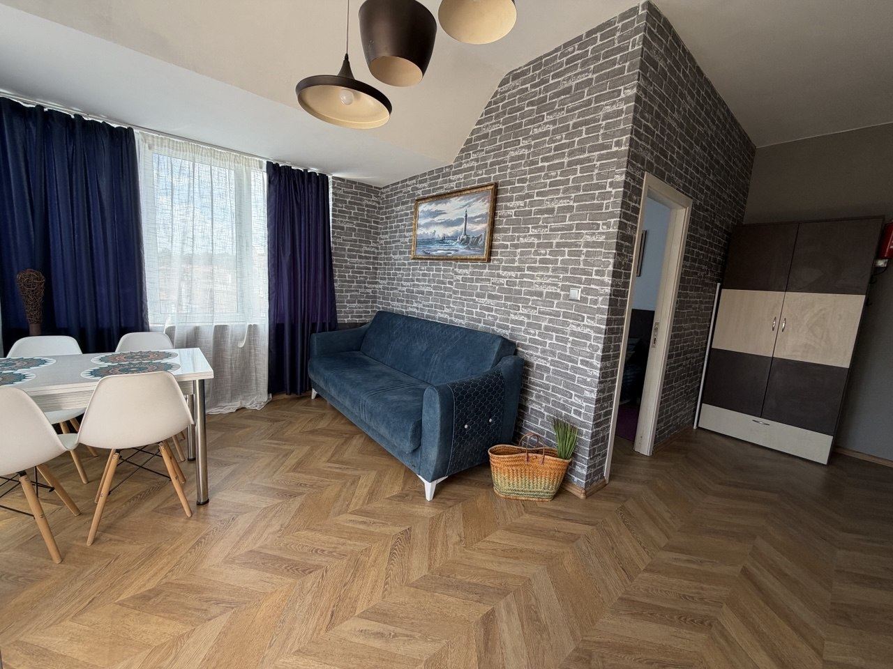 Útulný apartmán s jednou ložnicí a výhledem na moře ve Svatém Vlasu – klid, komfort a skvělá investice