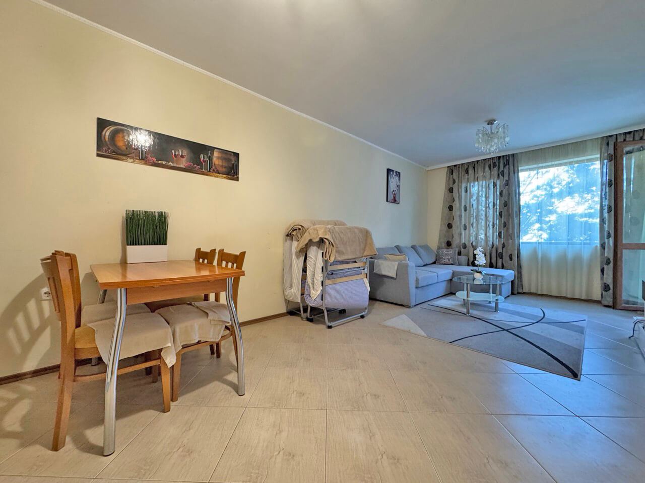 Klid a pohodlí v Sunny Beach – zařízený apartmán s jednou ložnicí a nízkým poplatkem za údržbu