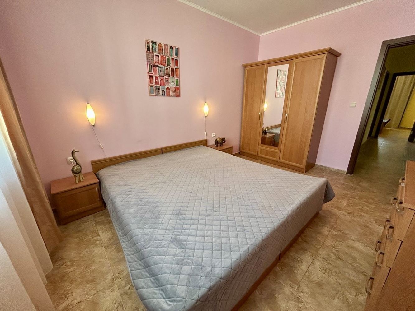 Prostorný apartmán se dvěma ložnicemi a výhledem na bazén v Nesebaru