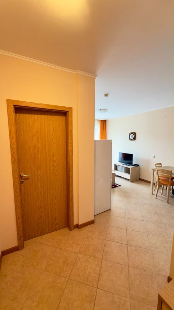 Prostorný apartmán s jednou ložnicí, velkou terasou a výhledem na bazén v Sunny Beach