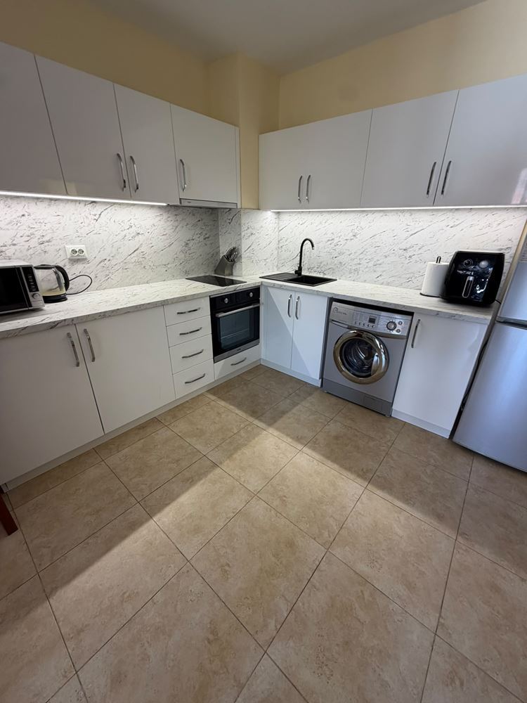 Apartmán se dvěma ložnicemi připravený k bydlení v pěkném komplexu v Nesebaru