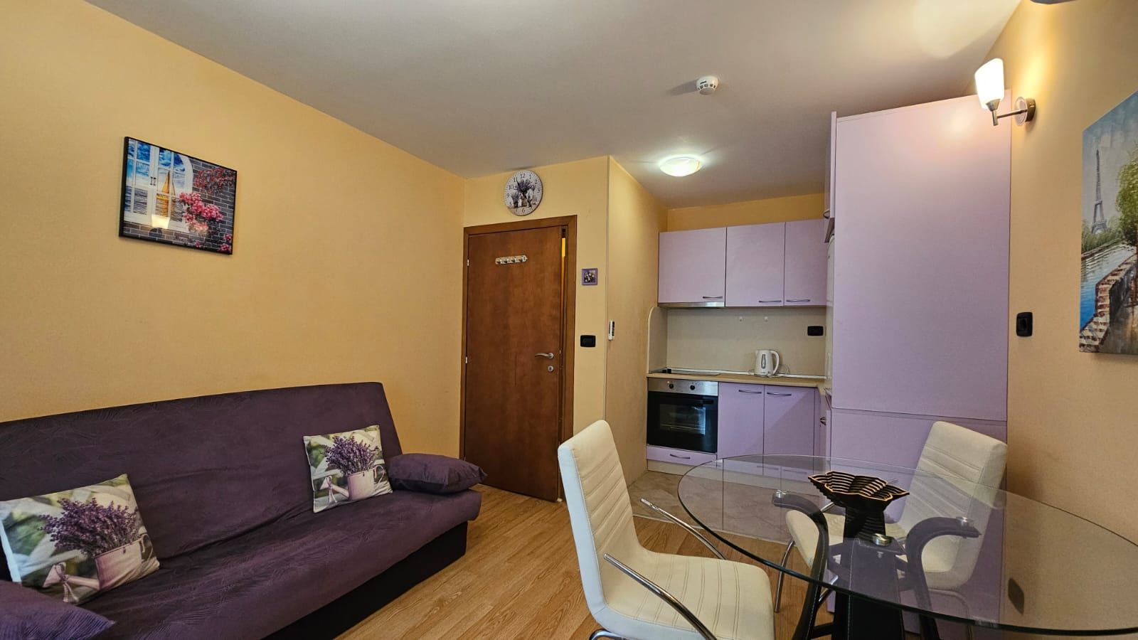 Útulný a stylově zařízený apartmán s jednou ložnicí a částečným výhledem na moře