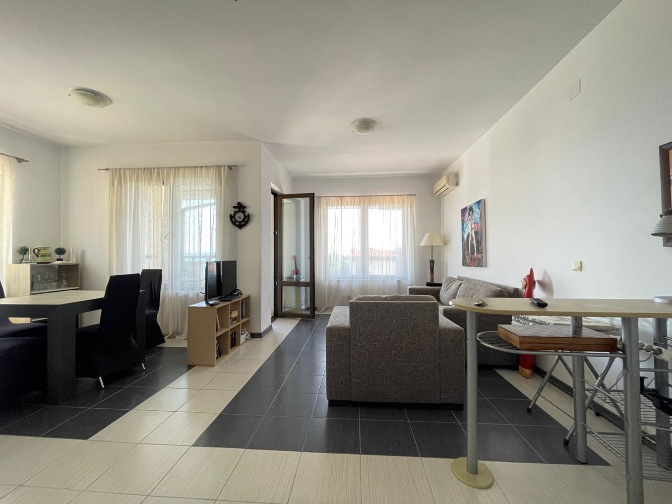 Vysněný domov u moře – apartmán se dvěma ložnicemi, skvělou polohou a širokou nabídkou vybavení