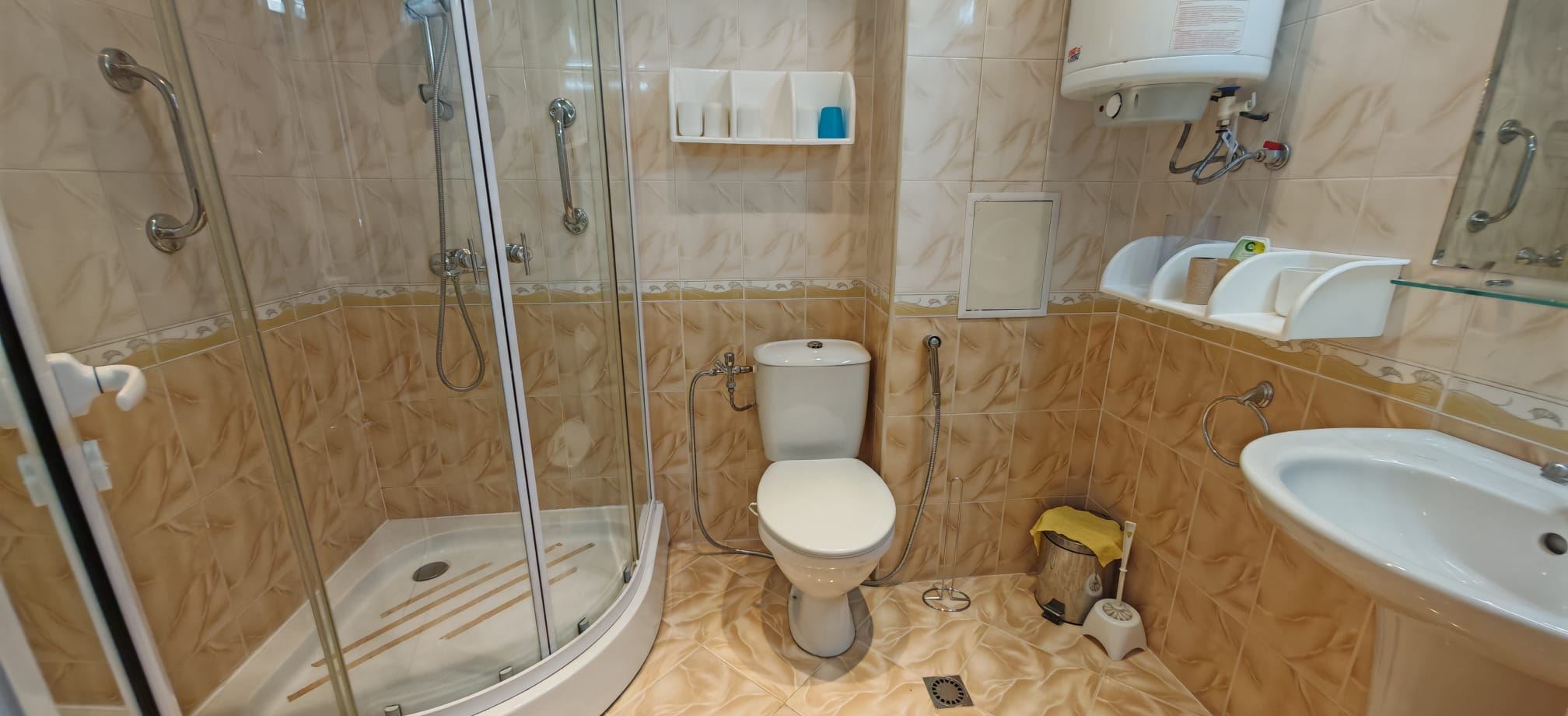 Panoramatický výhled na moře a bazény – prostorný apartmán se dvěma ložnicemi ve Sveti Vlas