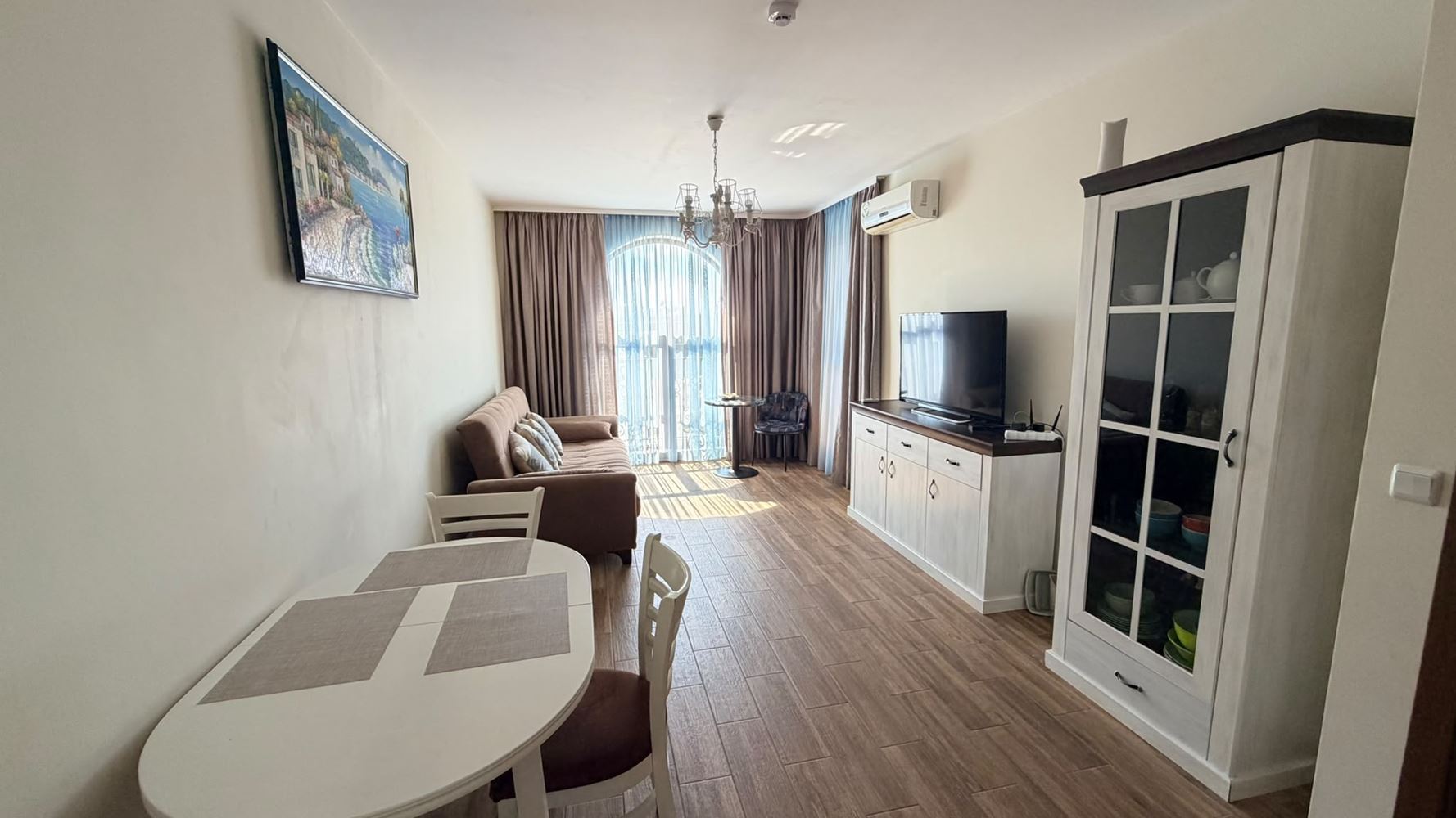 Dvouložnicový apartmán s panoramatickým výhledem, jen krok od moře v Ravdě
