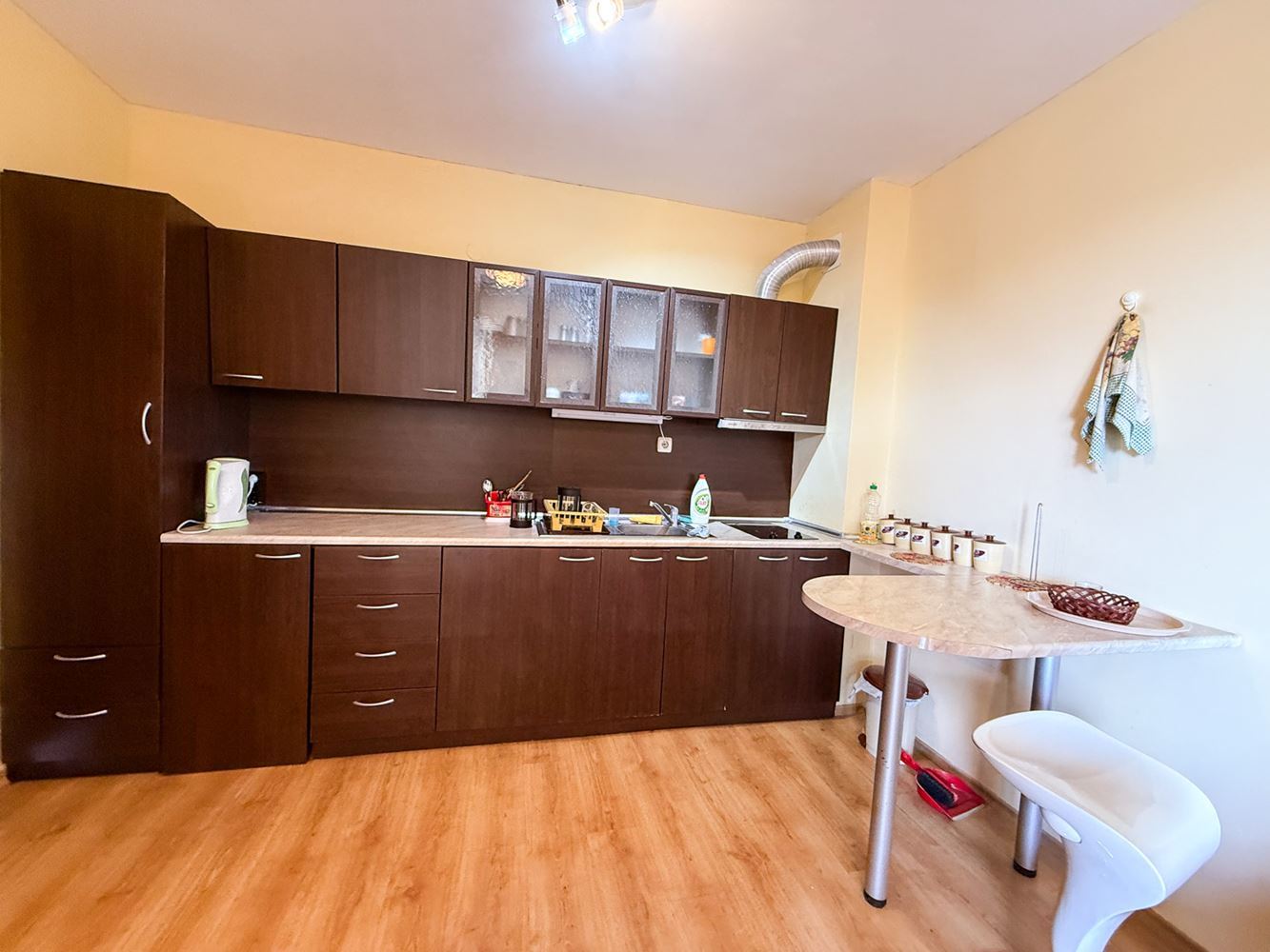 Sluneční pobřeží: útulný apartmán s jednou ložnicí s nízkým poplatkem za údržbu