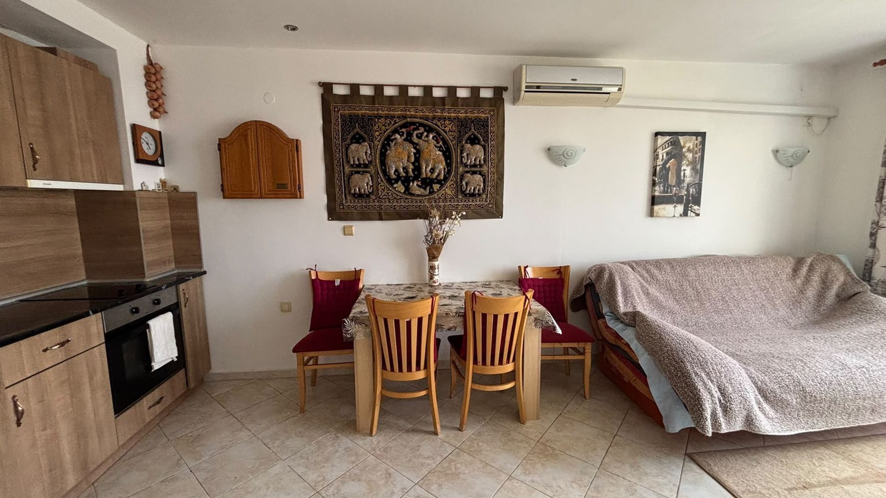 Apartmán s jednou ložnicí s výhledem na moře ve Sveti Vlas – bez poplatku za údržbu, s parkováním, připravený k nastěhování