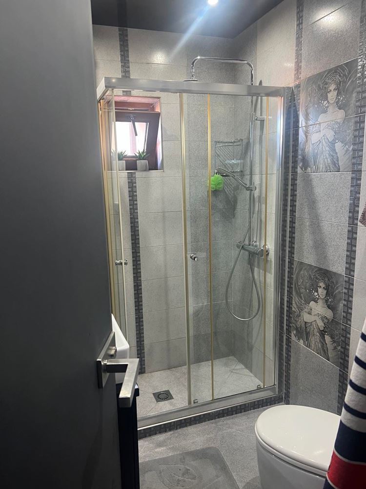 Luxusní apartmán se třemi terasami a vybavením vysoké třídy – výjimečný byt se dvěma ložnicemi v komplexu „Černé moře“, Nesebar