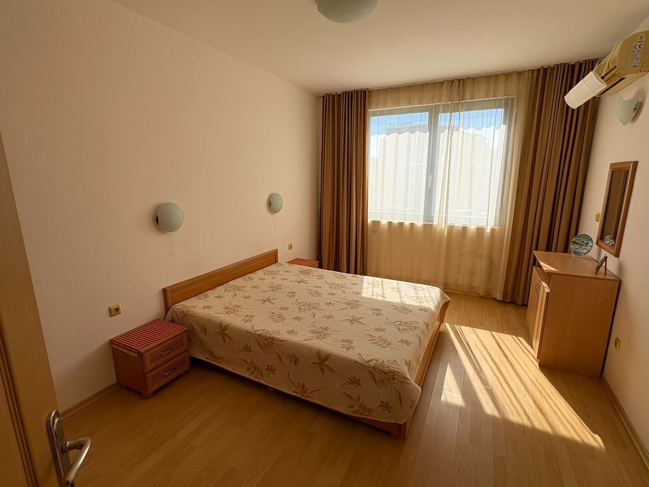 Apartmán s jednou ložnicí ve Slunečném pobřeží – komfort v komplexu s bazény a vodními skluzavkami