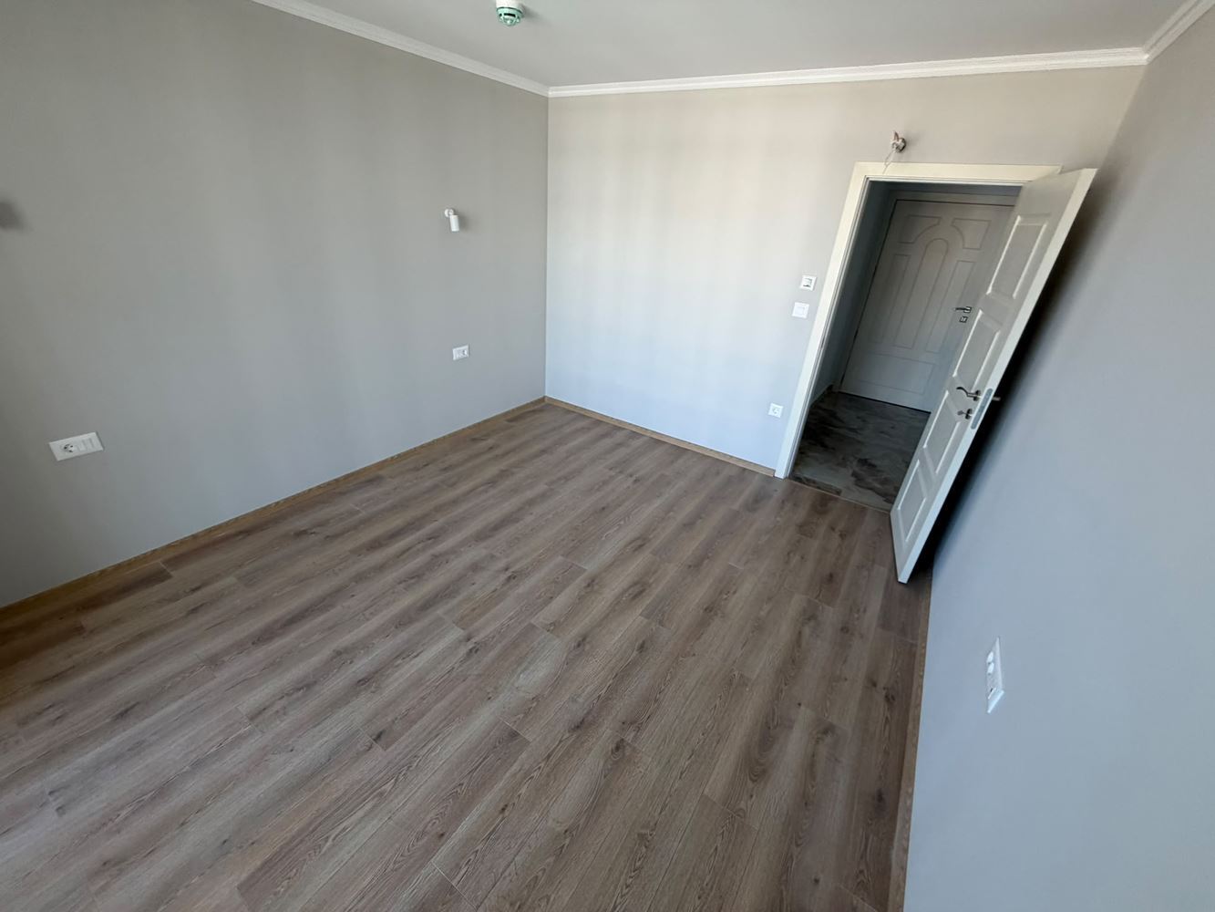 Nový 2pokojový apartmán s výhledem na bazén a moře v luxusním komplexu na první linii v Nesebaru