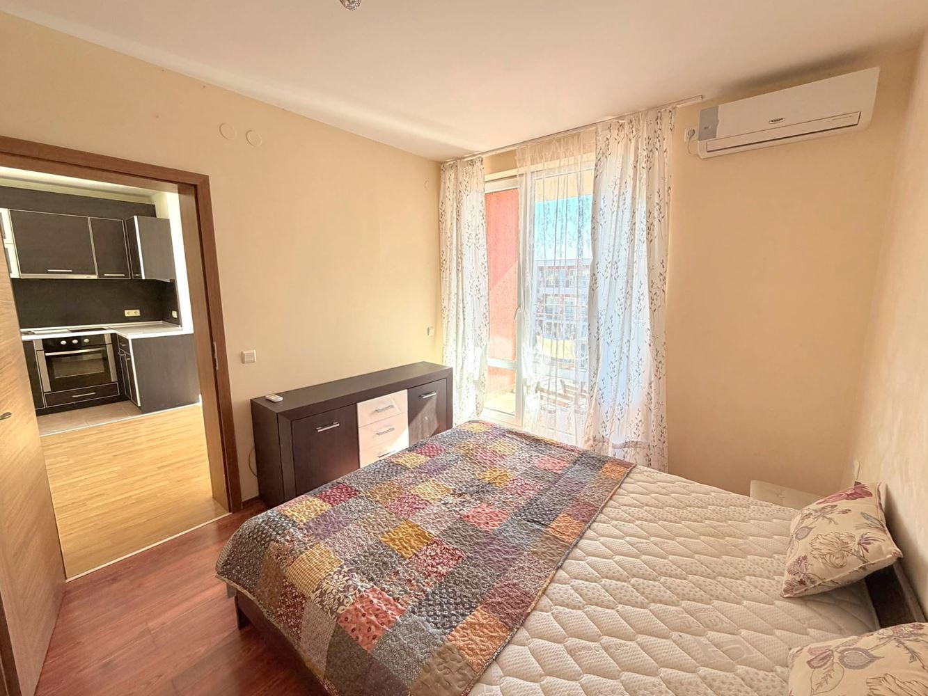 Světlý a teplý apartmán s jednou ložnicí u aquaparku v Sunny Beach – výborná investice k pronájmu