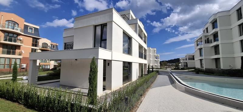 Nový apartmán s jednou ložnicí u pláže Kavaци – luxusní komplex se soukromou pláží a vynikajícím vybavením