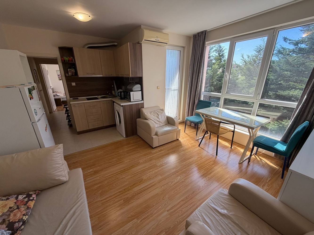 Apartmán s jednou ložnicí v srdci Ravdy – útulné bydlení s výhledem do zeleně