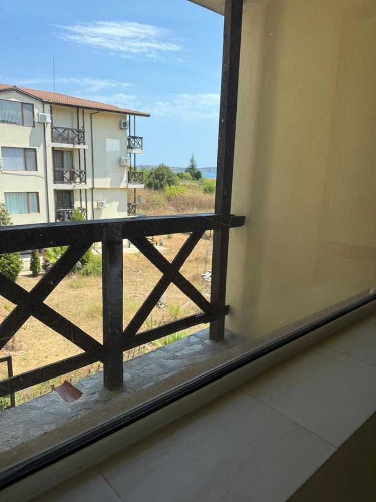 Prostorný apartmán se dvěma ložnicemi a výhledem na moře, 500 m od pláže v Černomorci