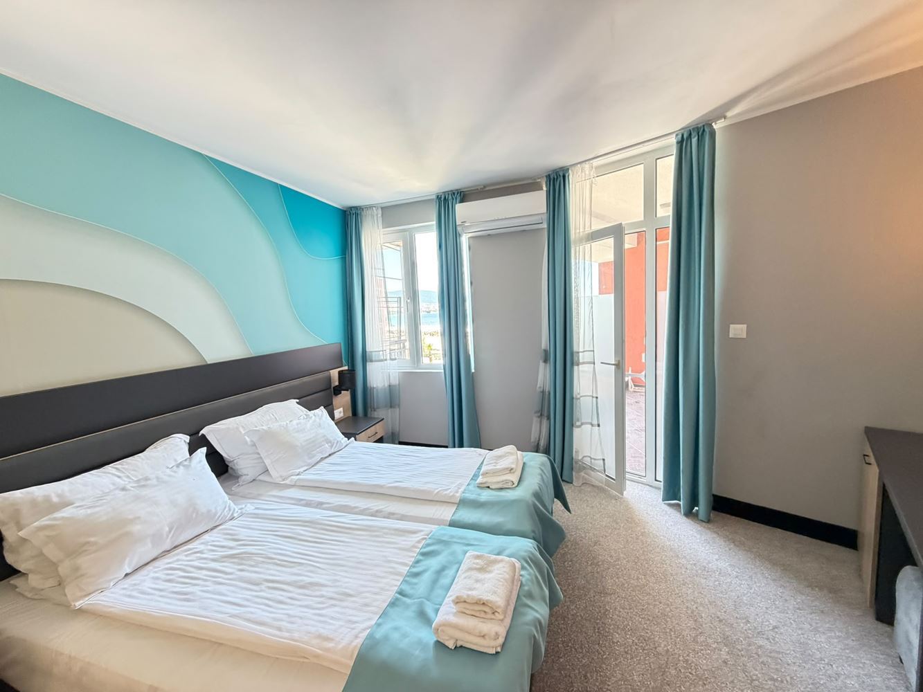 Luxusní apartmán v první linii u moře na Slunečném pobřeží s přímým výhledem na moře